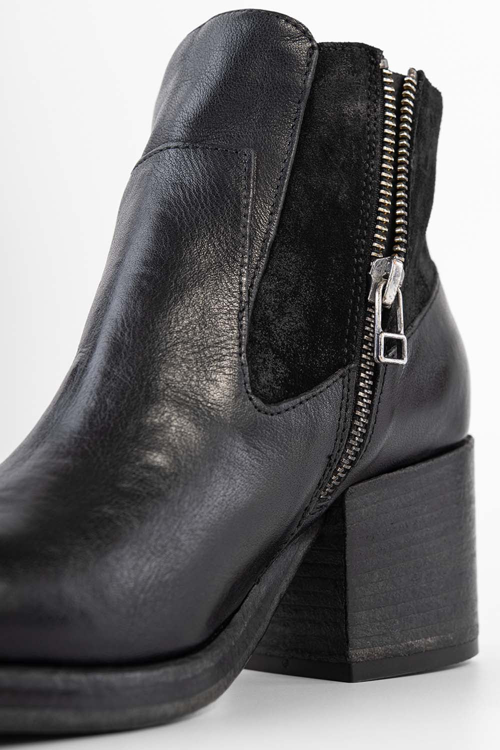 BERKELEY black low boots