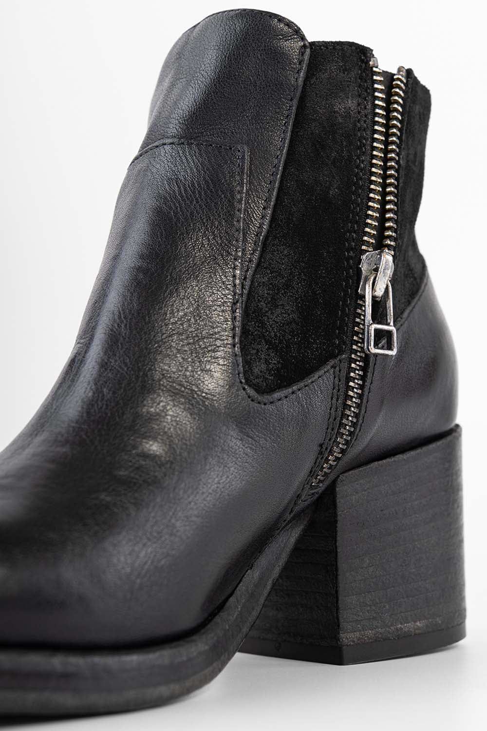 BERKELEY black low boots