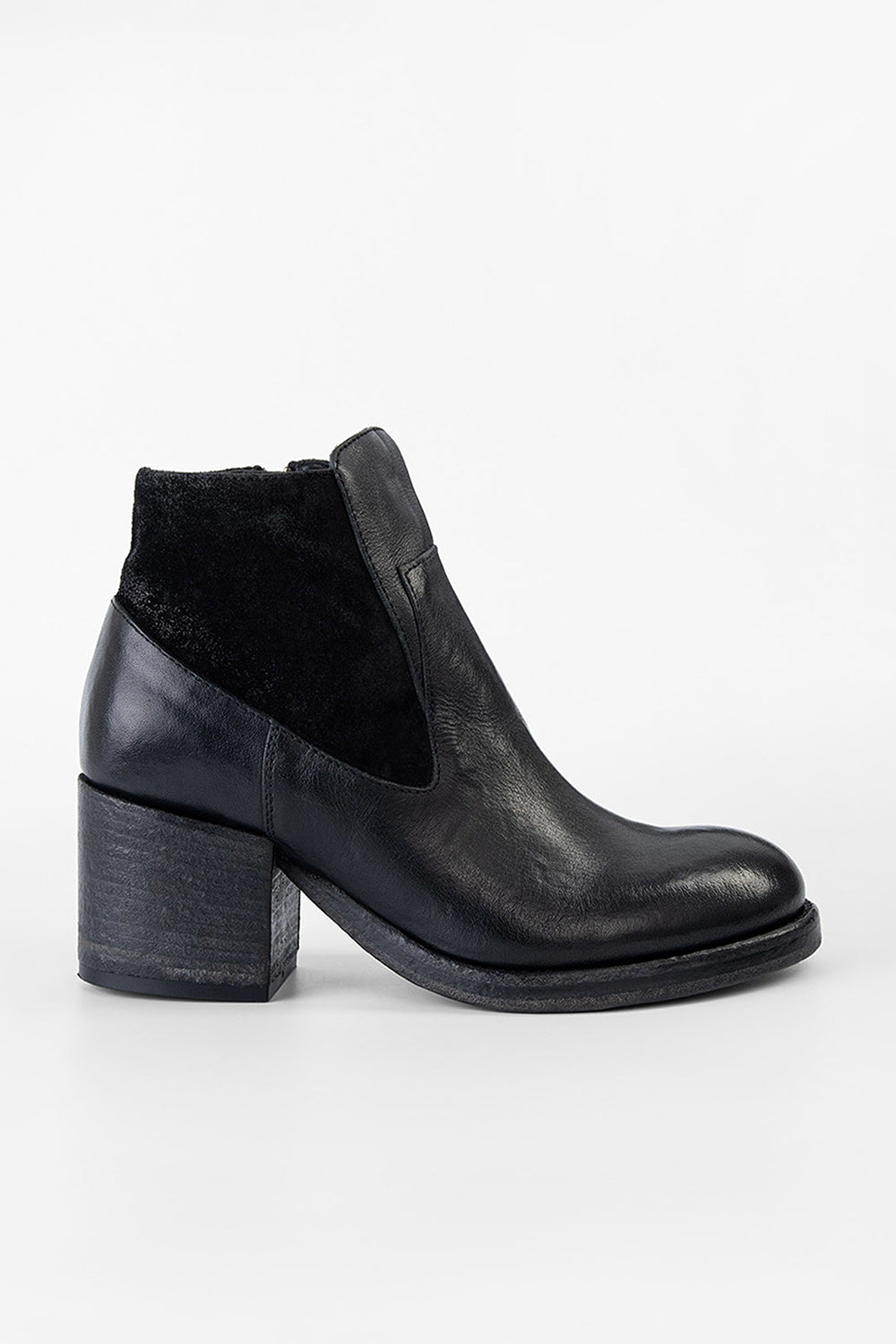 BERKELEY black low boots
