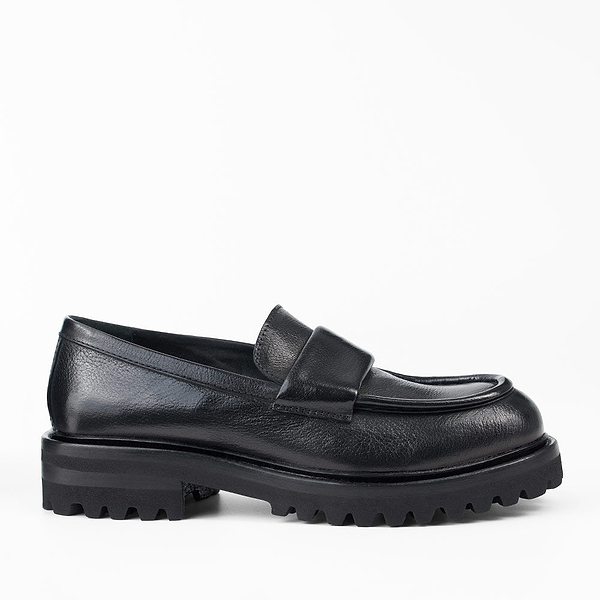 CAMDEN-jet-black-slip-on-shoes