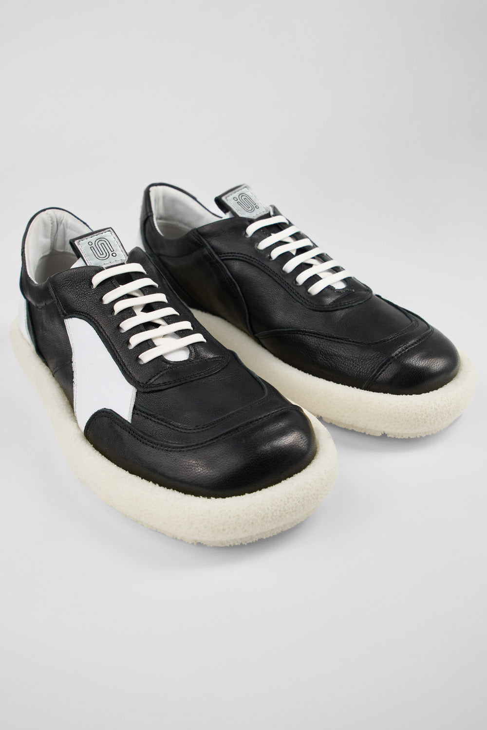 DEVON black-moon lightweight sneakers.
