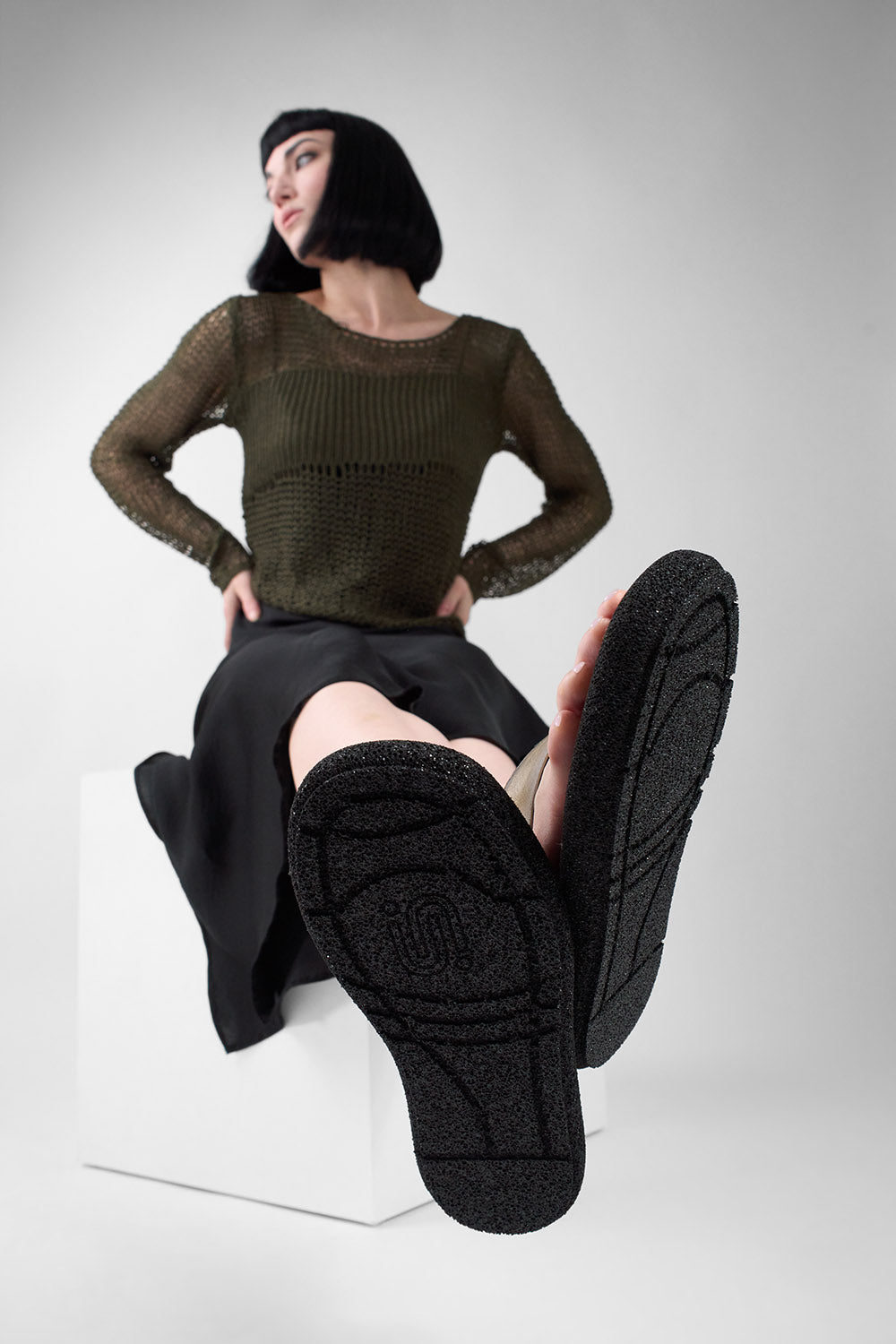 DEVON off-white metallic lightweight sandals.