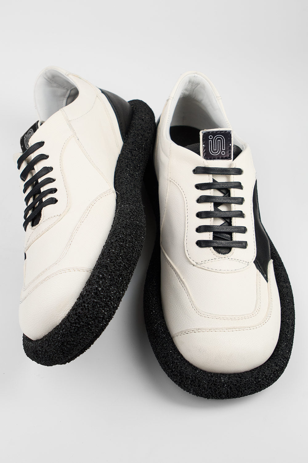 DEVON white-moon lightweight sneakers.
