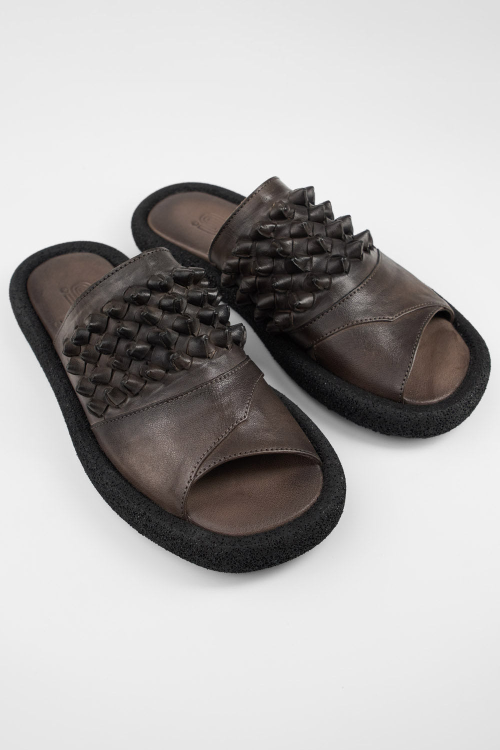 DEVON mocha-brown knotted lightweight sandals.