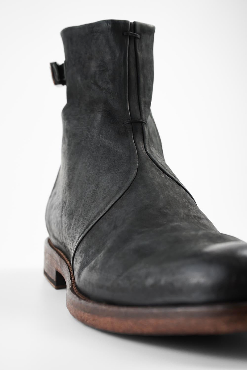EYTON black laceless ankle boots | untamed street – UNTAMED  display picture 3