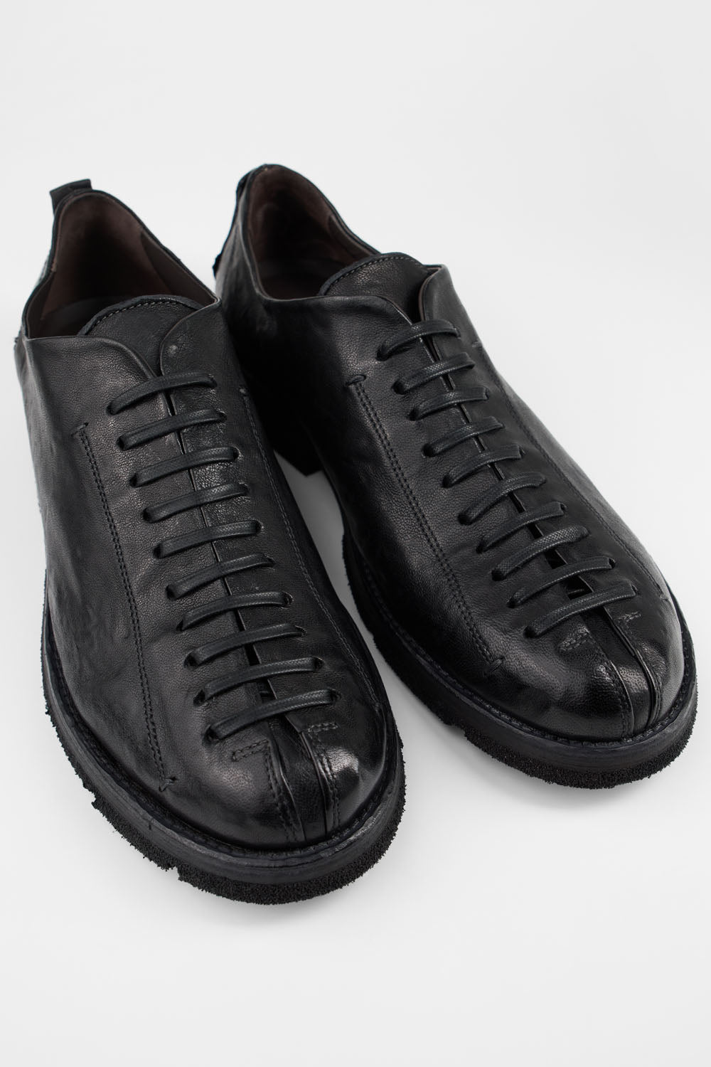 HARVEY rugged-black tip-laced shoes.