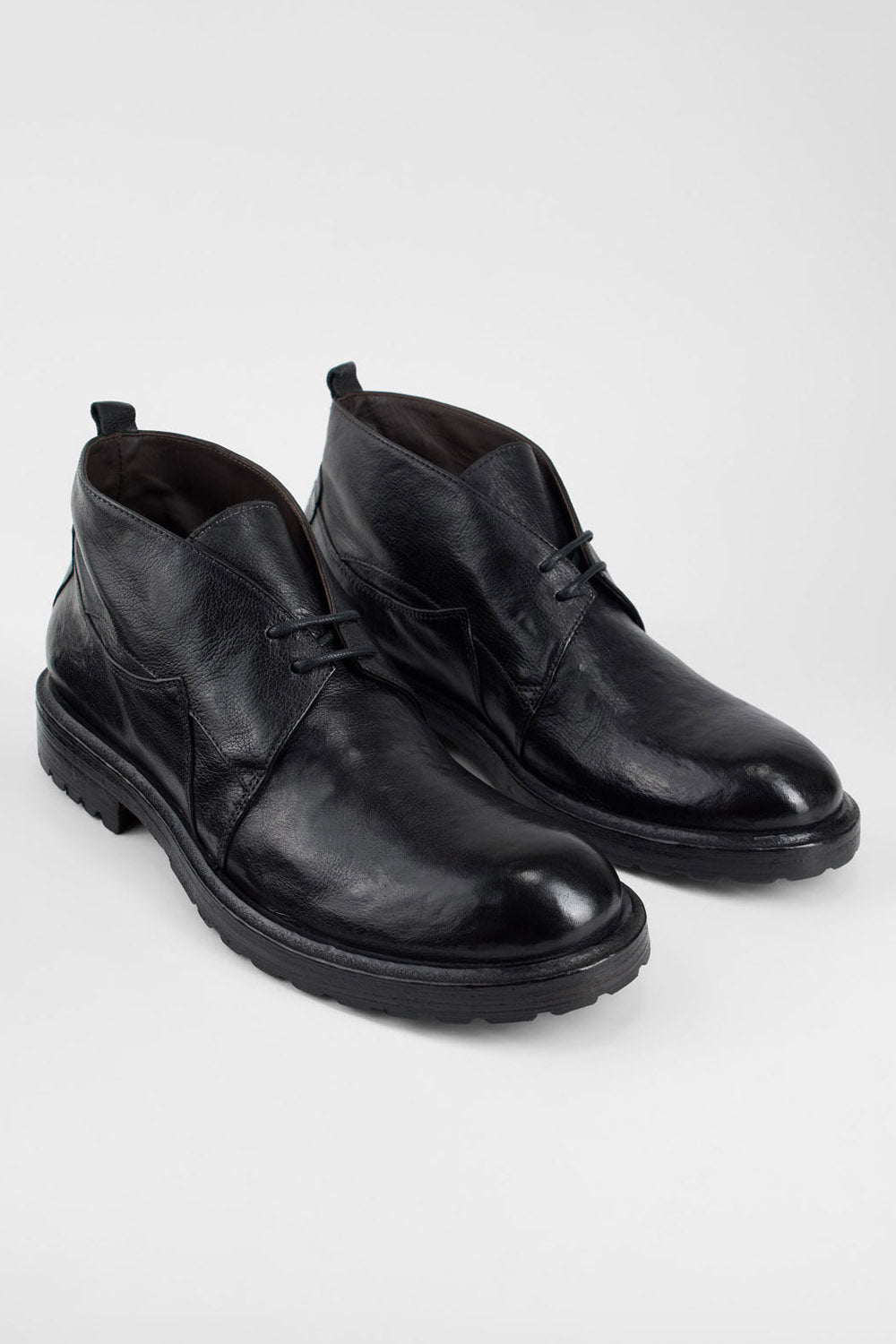 KEATS urban-black chukka boots.
