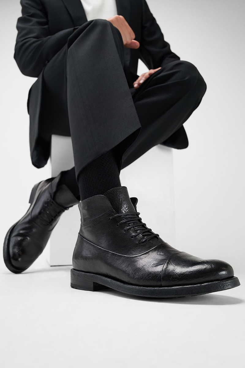SLOANE black chukka boots