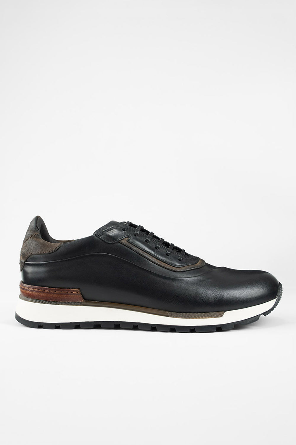 OWEN tuxedo-black folded runners.