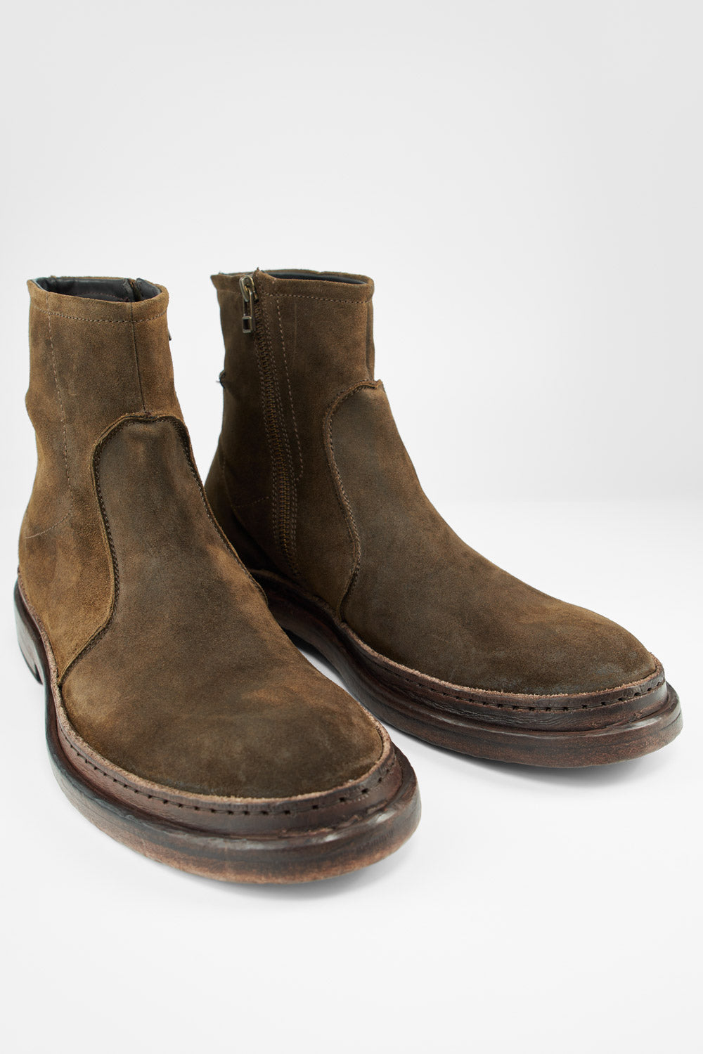 YORK tundra-brown suede welted laceless boots.