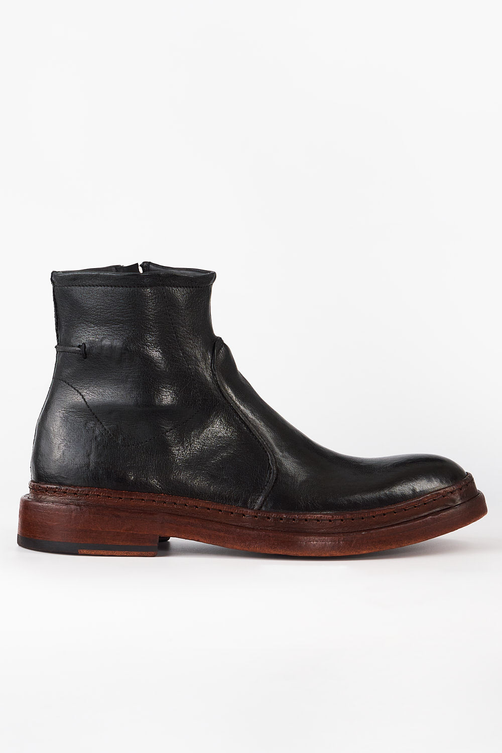 YORK urban-black welted laceless boots.