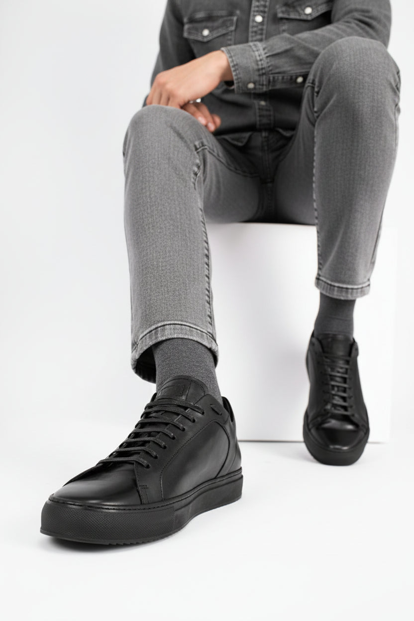 SOHO urban-black sneakers.