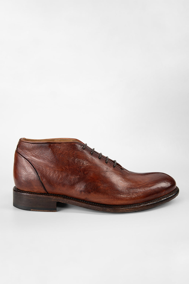 KNIGHTON cognac wholecut chukka boots | untamed street  display picture 3
