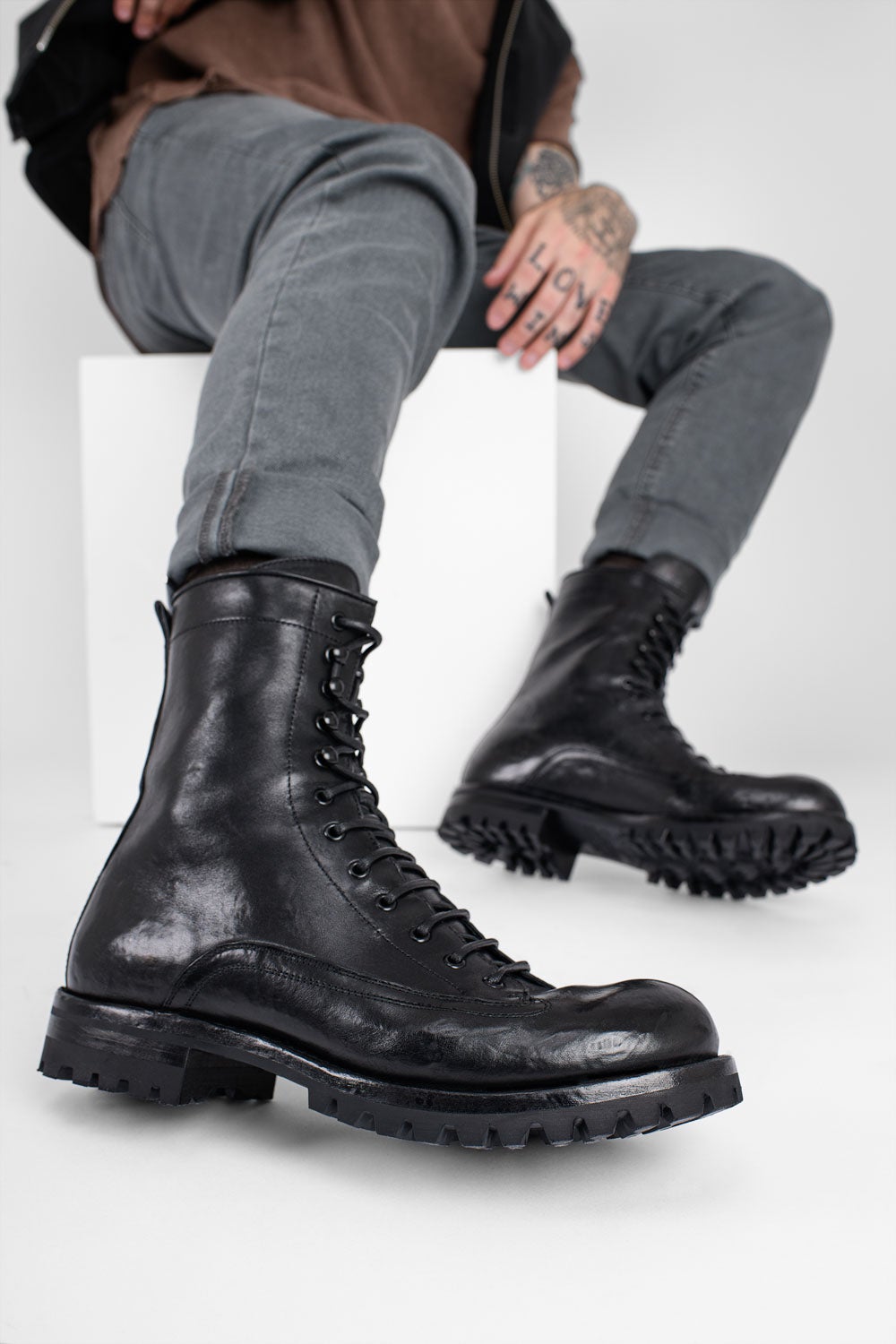 CAMDEN tar-black military boots.